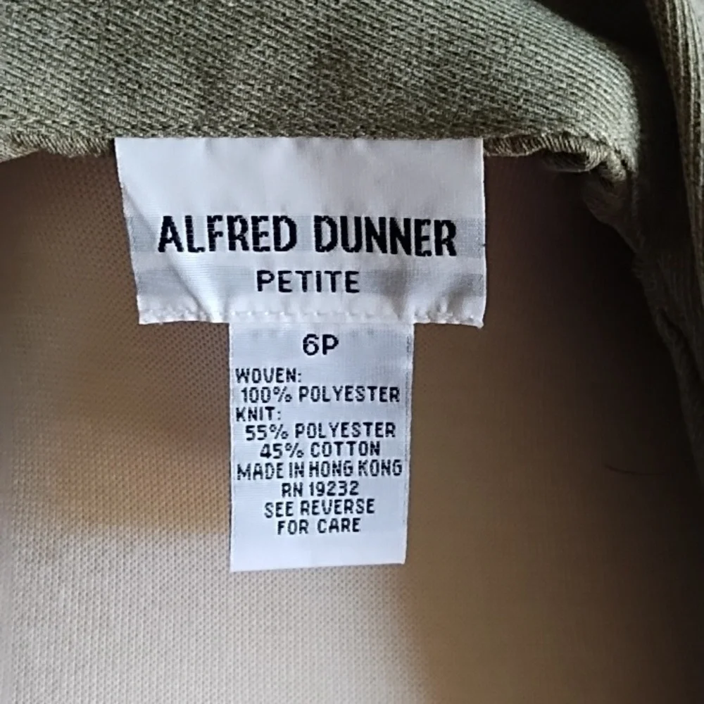 Alfred Dunner zip up jacket. Size 6 P - Picture 7 of 7